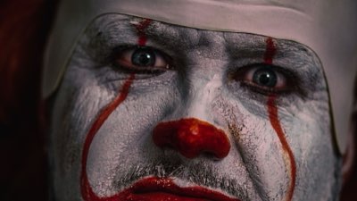 Técnica Visceral em 'Swarm': O Poder do Silêncio no Cinema