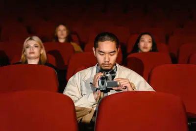 Como o engajamento digital influencia o sucesso de um filme?