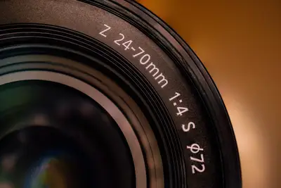 IMAX 70mm 필름과 영화적 질감 사이의 갈등은 어떻게 해결될까?