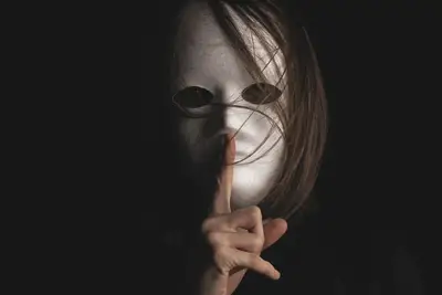 Why silence feels heavy in modern psychological thrillers